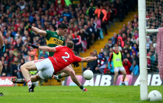 Paul Geaney scores a goal