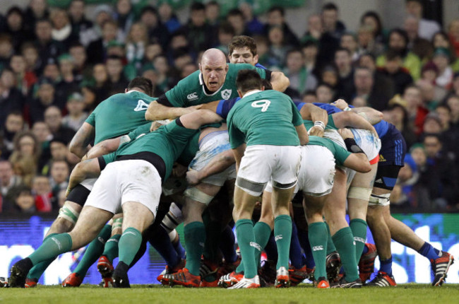 Paul O&Otilde;Connell drives a maul on