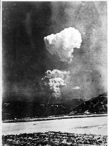 قصة هيروشيما: لماذا استخدم الأمريكيون القنبلة الذرية؟ ?width=375&version=2238329