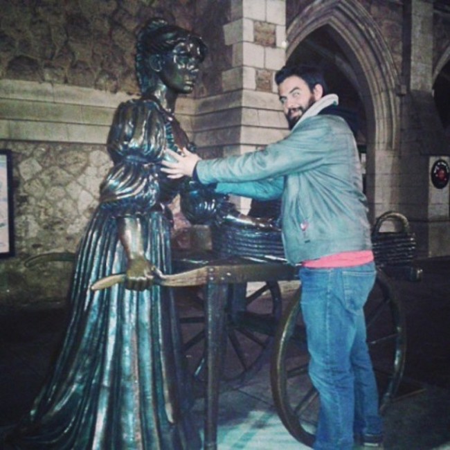 Touching some boobs for good luck #MollyMalone #lucky #Dublin #Ireland #desesperadiux