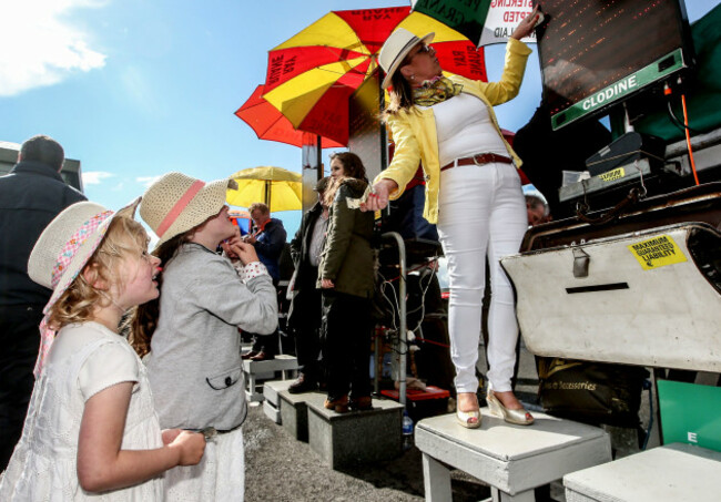 Aisling and Jessica Berry from Dublin gets some advice from bookie Clodine McGrane