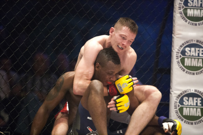 Joseph Duffy attempts to submit Damien Lapilus