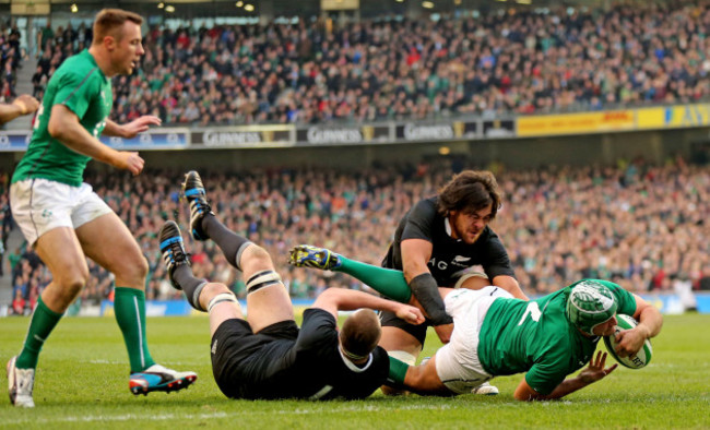 Rory Best scores his sides second try