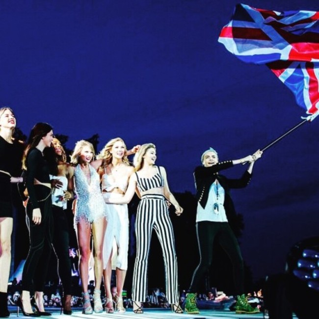 The squad in London. @caradelevingne @kendalljenner @gigihadid @marhunt @serenawilliams @karliekloss