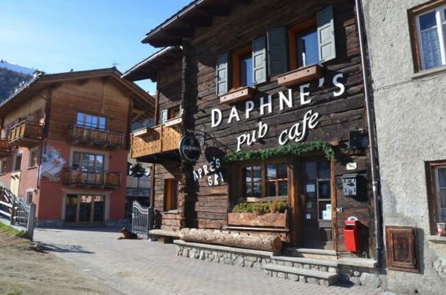 gallery-daphnes-pub-livigno-552facd386315_big