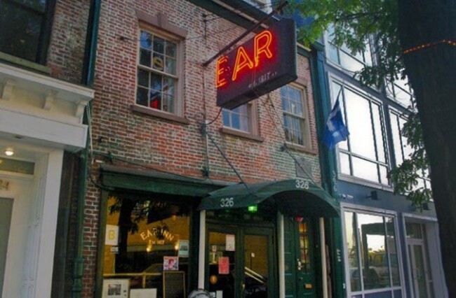 3-ear-inn-new-york