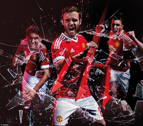 2AFF971900000578-3181561-Herrera_Mata_and_Phil_Jones_were_among_the_United_players_taking-a-34_1438383947605