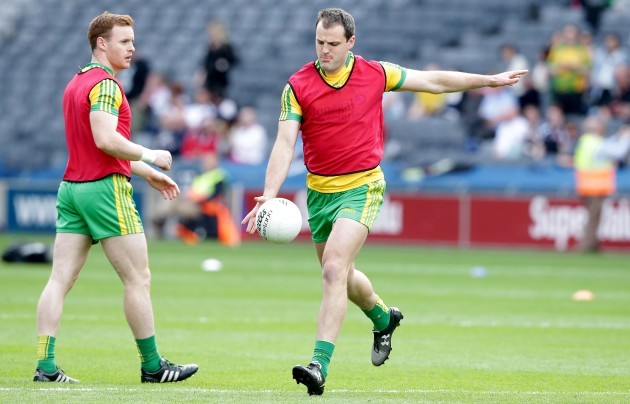 Michael Murphy warms up with the team