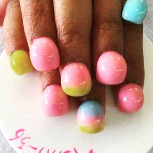 Bubble nails are the new talked about nail trend on everyone's lips. What's your take? Are 3D nails the new must have, or are you in agreement with those who say that it looks like wood glue and gum balls? #bubblenails #nails #trend #beauty #beautytrend #3dnails #internationalnews #instabeauty #beautyblogger #trendwatch
