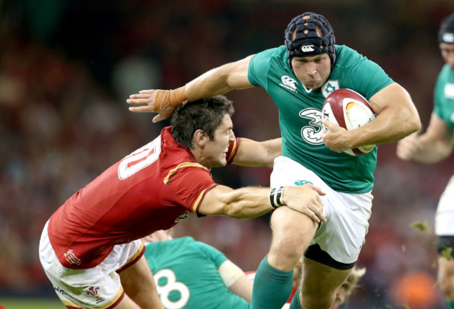 Richardt Strauss tackled by James Hook