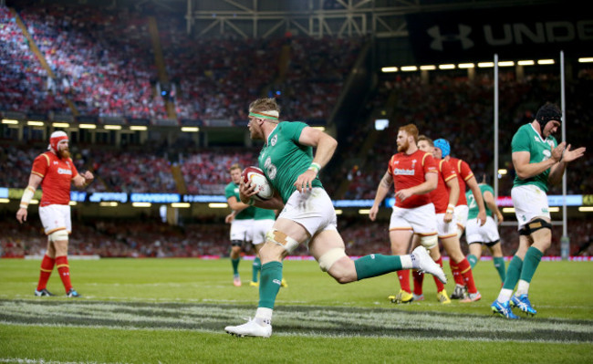 Jamie Heaslip scores a try