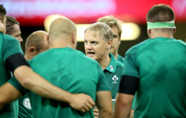 Joe Schmidt talks to his players