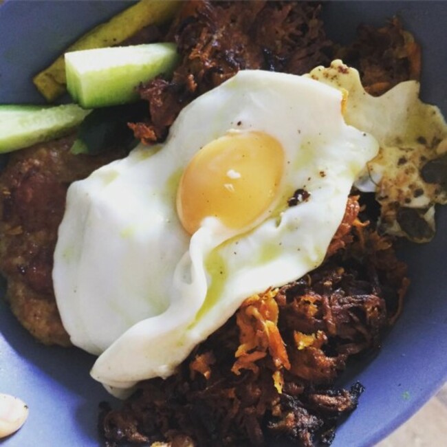 Sweet potato hash browns with sausage, carrots, courgettes, cucumber and a fried egg. #paleo #hashbrowns #grainfree #glutenfree #friedegg #yum #instayum #cleaneating #healthyeating #guthealing #realfood #jerf