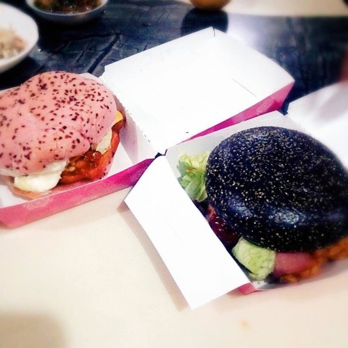 #KFC#rose#cheese#baconic#pinkburger#blackburber