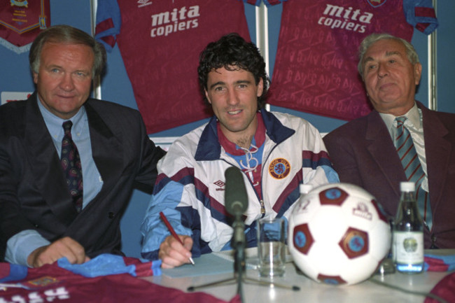 Soccer - Dean Saunders Signing - Villa Park