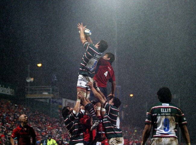 General view of a lineout in the rain