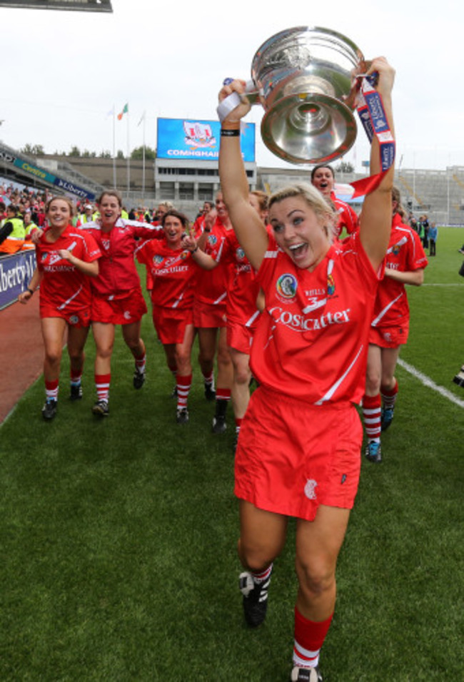 Anna Geary and the Cork players with the O'Duffy cup