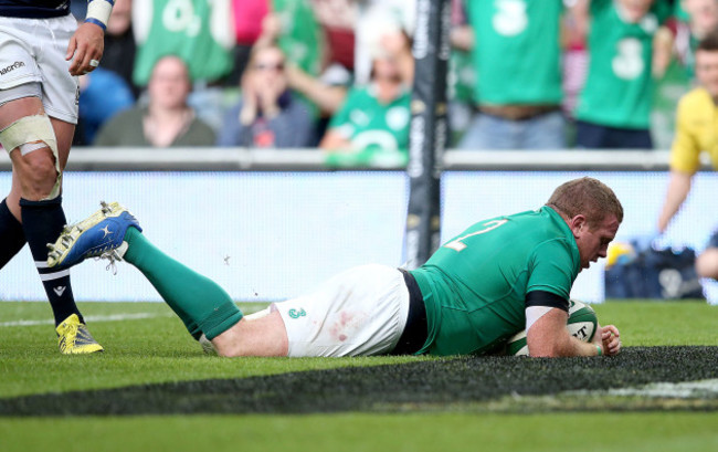 Sean Cronin scores a try