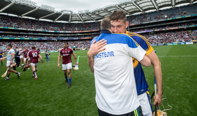 Eamon OÕShea consoles Seamus Callanan after the game