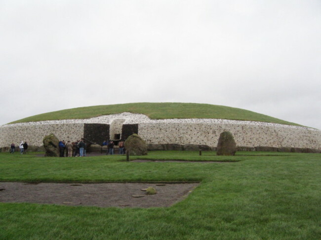 Bru_na_Boinne_-_Newgrange