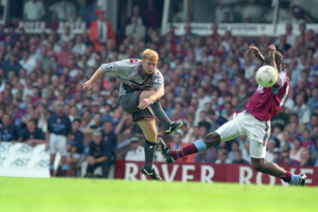 Soccer - FA Carling Premiership - Aston Villa v Manchester United - Villa Park