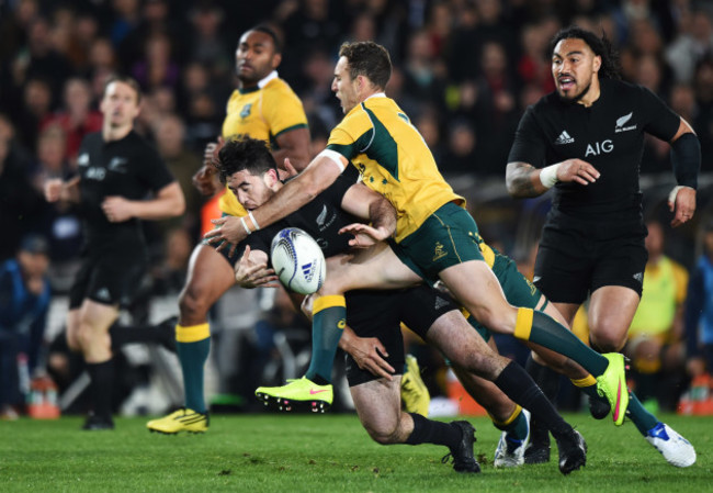 Nehe Milner-Skudder gets his pass away to set up Aaron Smith to score a try