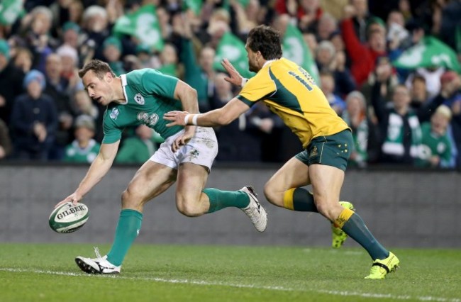 Tommy Bowe scores a try despite Adam Ashley-Cooper