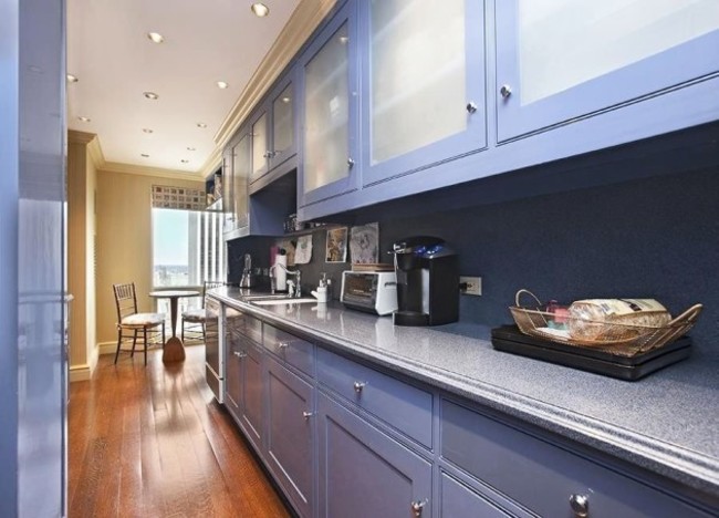 the-kitchen-is-a-bit-cramped-but-there-is-space-for-a-small-breakfast-nook