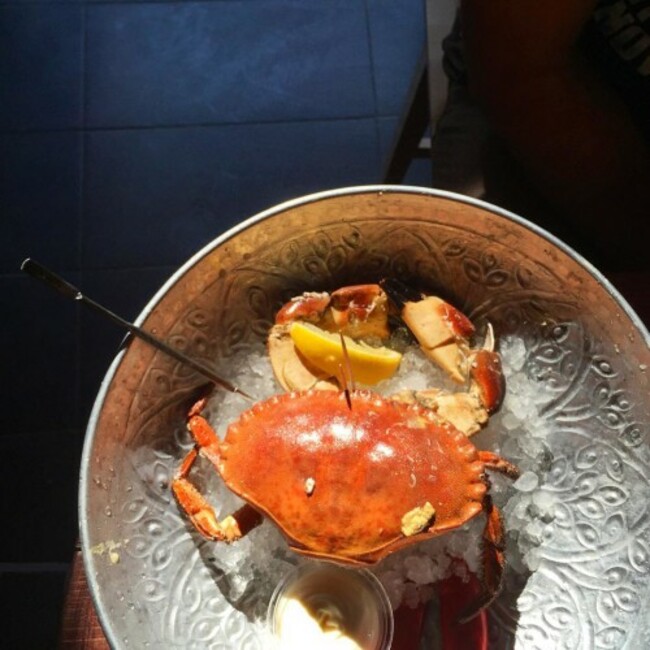 I don't remember the last time I had half-dozen of oysters and a whole crab for lunch. No bread. No vegetables, cheese or fruit. Just a glass of Albariño. It was fresh, creamy, sweet, and a little salty. A perfect Wednesday lunch.