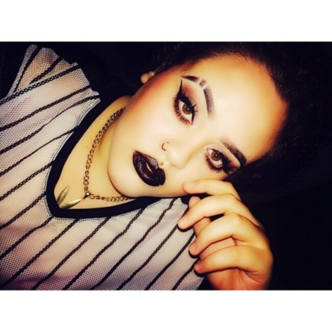 Noir. #me #makeup #mua #motd #noir #black #lips #slits #eyebrows #greeneyes #eyes #420 #420girls #chain #gold #stoner #stnrs #eyebrowslits #brows #london #mixedgirls #flygirls #leaf #piercings #medusa