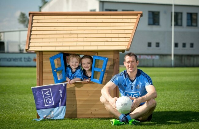 Adam Goldrick-McCann and Grace Goldrick-McCann with Denis Bastick