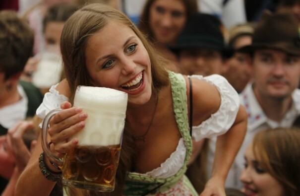 In Pictures The Beer Flows As Germany S Oktoberfest Gets Under Way