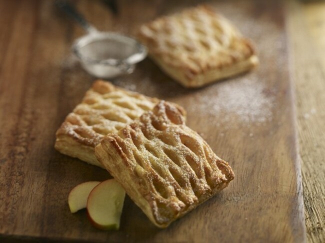 Apple-Lattice-H-Lores-900x674