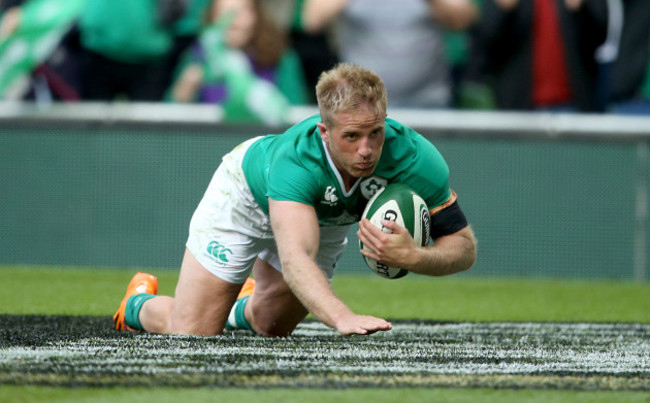 Luke Fitzgerald scores a try