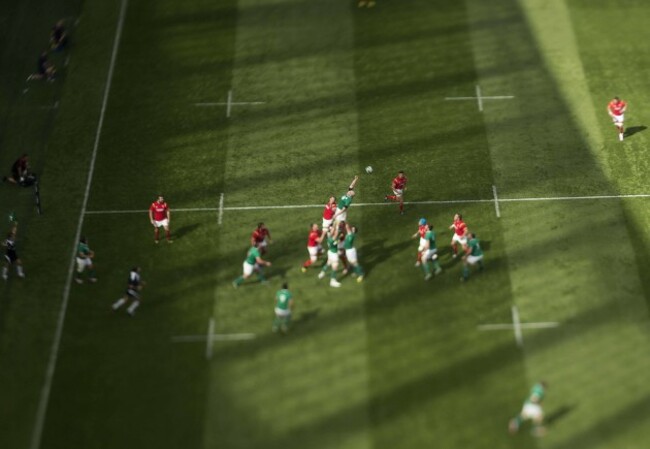 Paul O'Connell wins a line-out