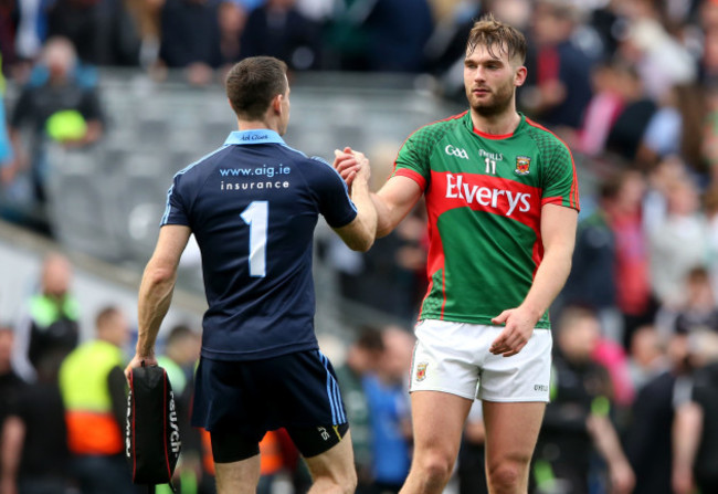 Stephen Cluxton shakes hands Aidan OÕShea