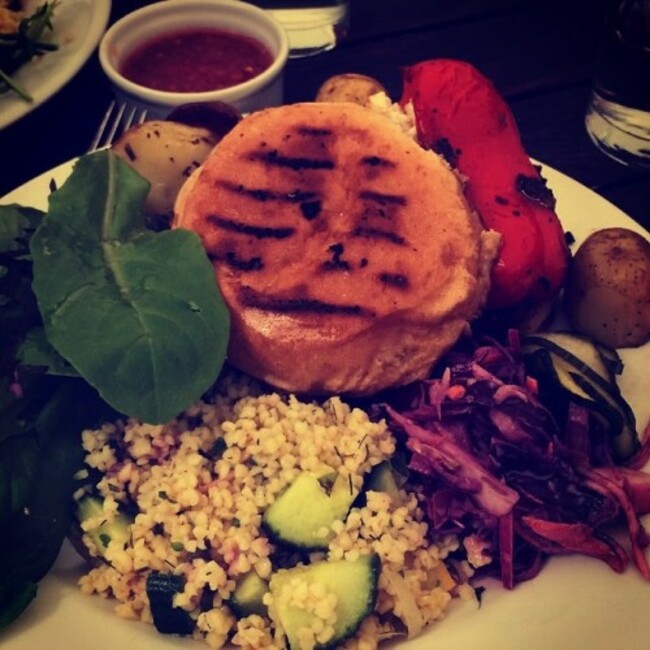 Baltimore burger with sweet chilli jam, goats cheese and roasted peppers #drewling #foodporn #yum #lunch #date