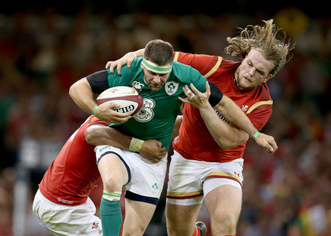 Fergus McFadden tackled by Rob Evans and Taulupe Faletau