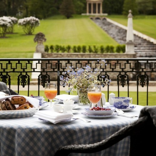 Good Morning, it's Friday! #ballyfindemense #ballyfin #alfresco #dining #breakfast #summer #laois #ireland #loveireland #discoverireland #travelgram #bluebook #irelandsbluebook #wheretoeat #irishromantichotels #irishhotels #travelgram #luxurytravel #luxury #travel #like #photooftheday #instadaily