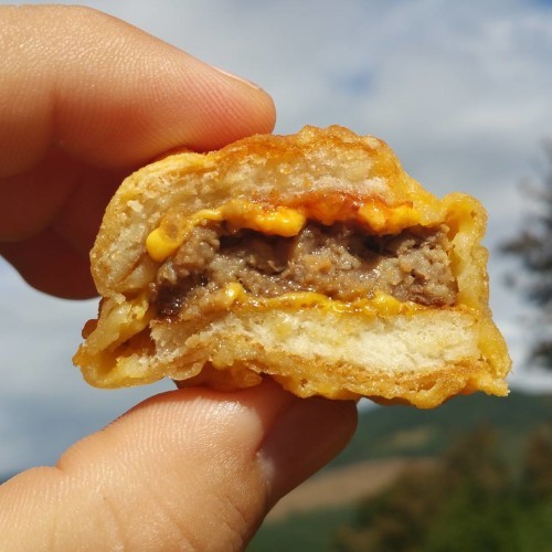 Hellllloooooo pounders!!!! Mc donalds refuses to change there menu??? So I decided I would... Sliced,diced and deep fried mc donalds quarter pounder... For a better tasting mc nugget #foodbeast
