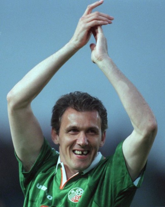 Tony Cascarino celebrates scoring a goal 21/5/1997