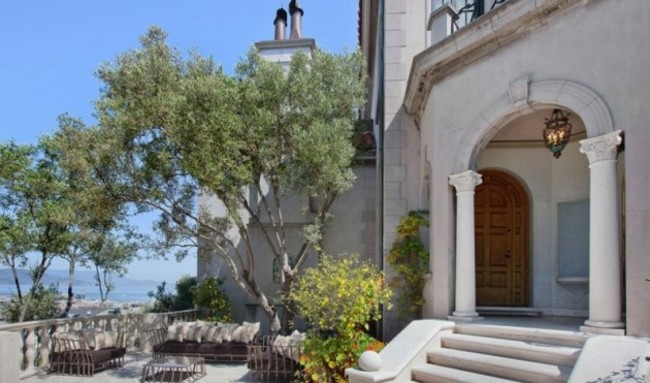 it-dates-back-to-1929-and-was-reportedly-the-first-building-in-the-city-to-be-built-using-concrete