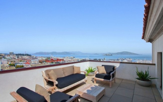 just-outside-a-lovely-seating-area-gives-you-the-whole-panorama-view-of-san-francisco