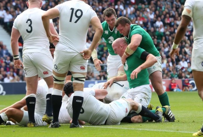 Paul O'Connell celebrates his try with Jack McGrath