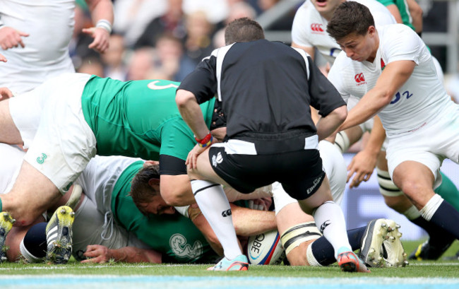 Paul O'Connell scores a try