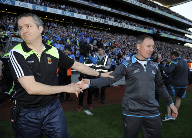 Noel Connolly and Jim Gavin shake hands at the end of the game