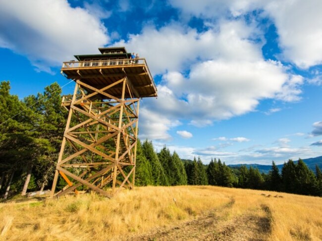 lookouts-were-used-to-spot-forest-fires-from-the-early-20th-century-up-until-the-1960s-when-they-were-replaced-by-satellites-to-this-day-very-few-fire-lookouts-remain-standing