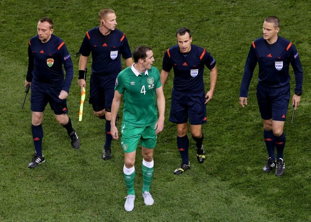 John O'Shea argues with Ovidiu Hategan at halftime