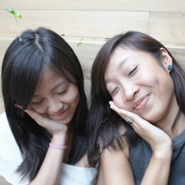 Wearing bean sprouts hair clips is a huge trend in Beijing's street fashion