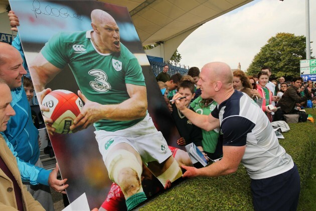 Paul O'Connell with fans after training